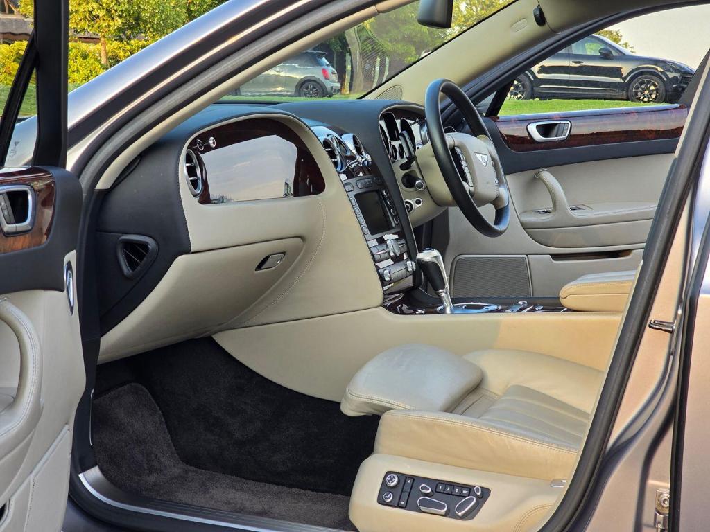 BENTLEY FLYING SPUR  2006