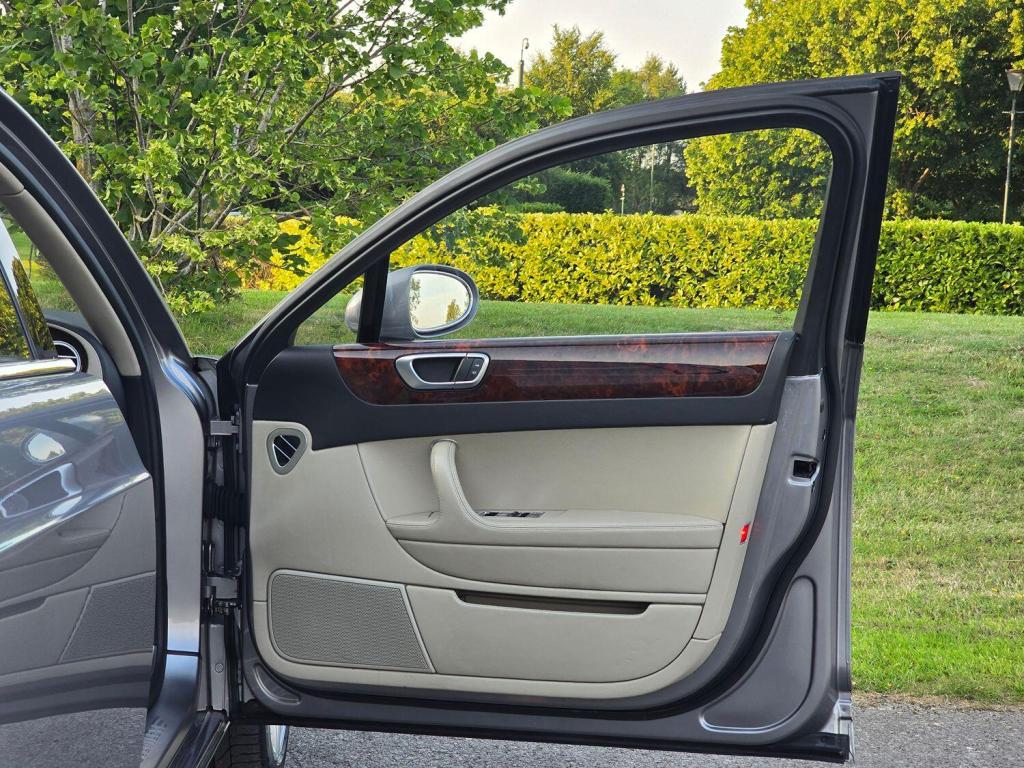 BENTLEY FLYING SPUR  2006