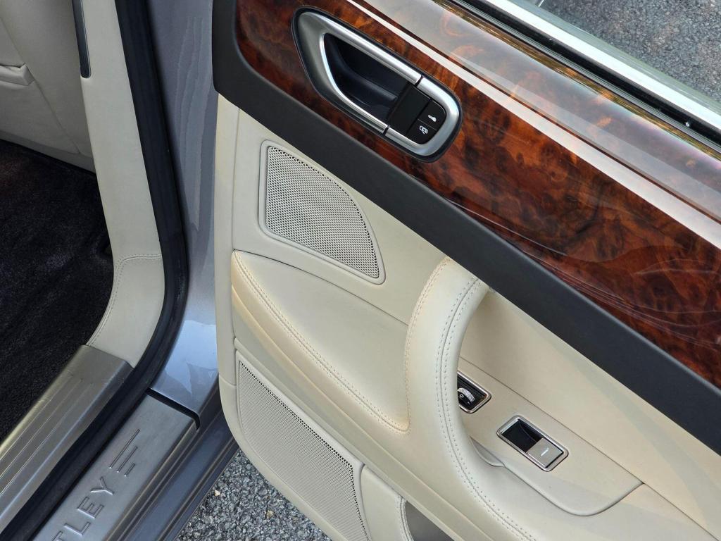 BENTLEY FLYING SPUR  2006