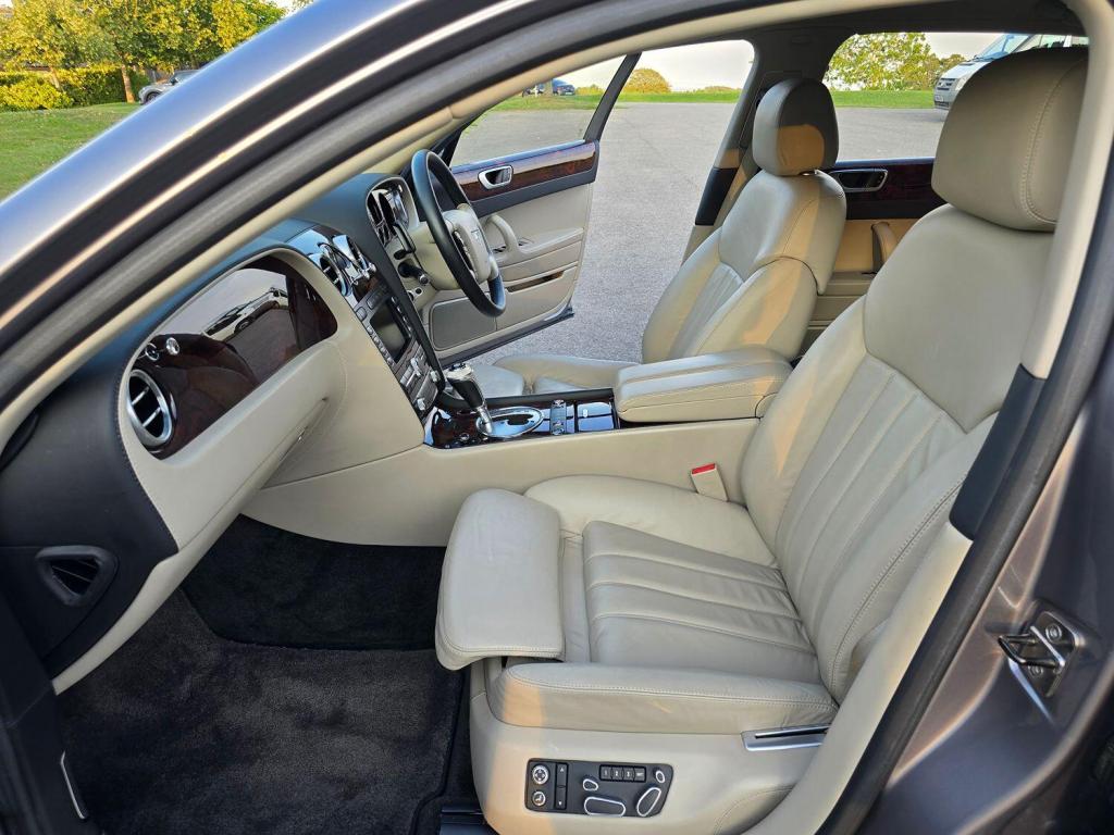BENTLEY FLYING SPUR  2006