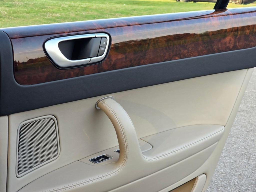 BENTLEY FLYING SPUR  2006