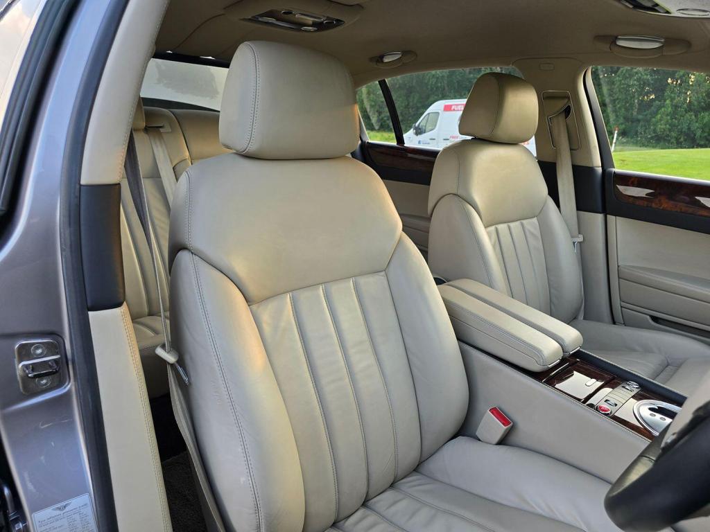 BENTLEY FLYING SPUR  2006