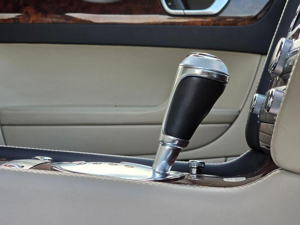 BENTLEY FLYING SPUR  2006