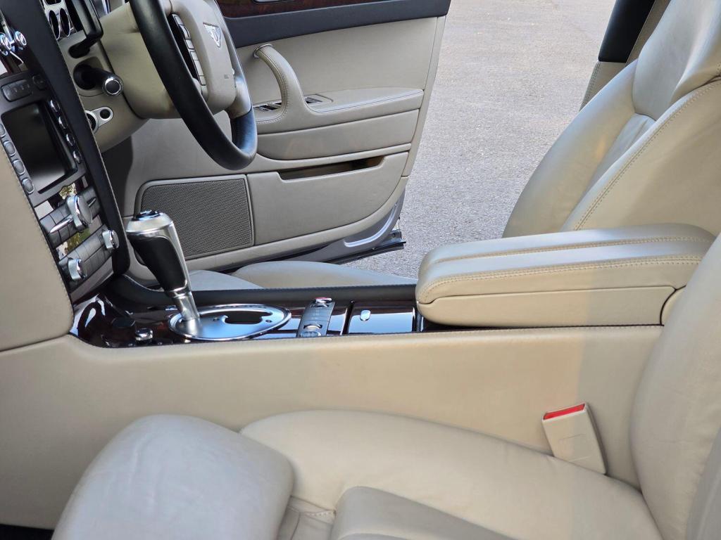 BENTLEY FLYING SPUR  2006