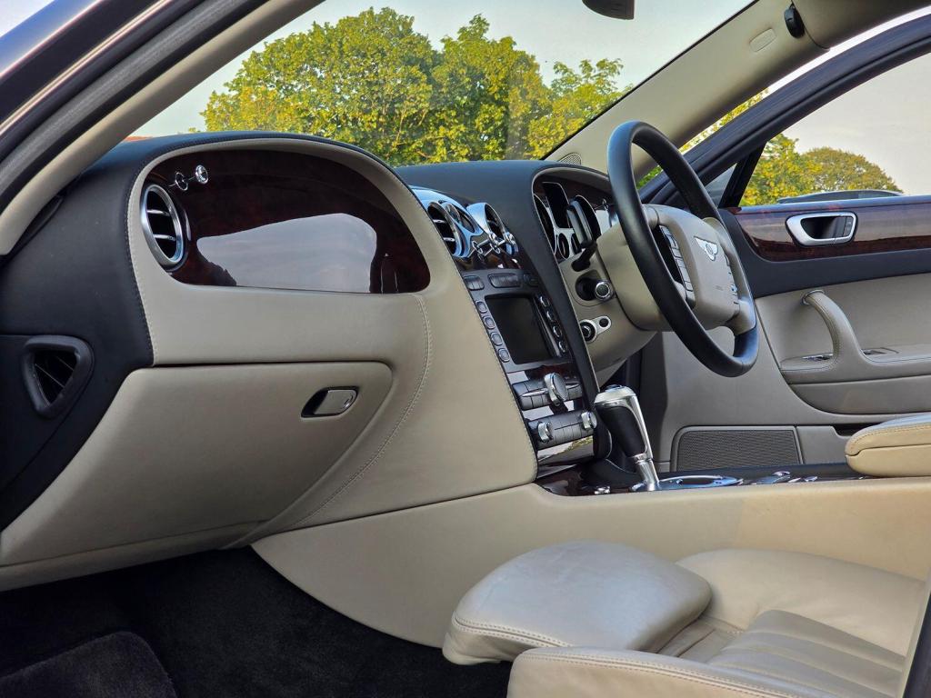 BENTLEY FLYING SPUR  2006