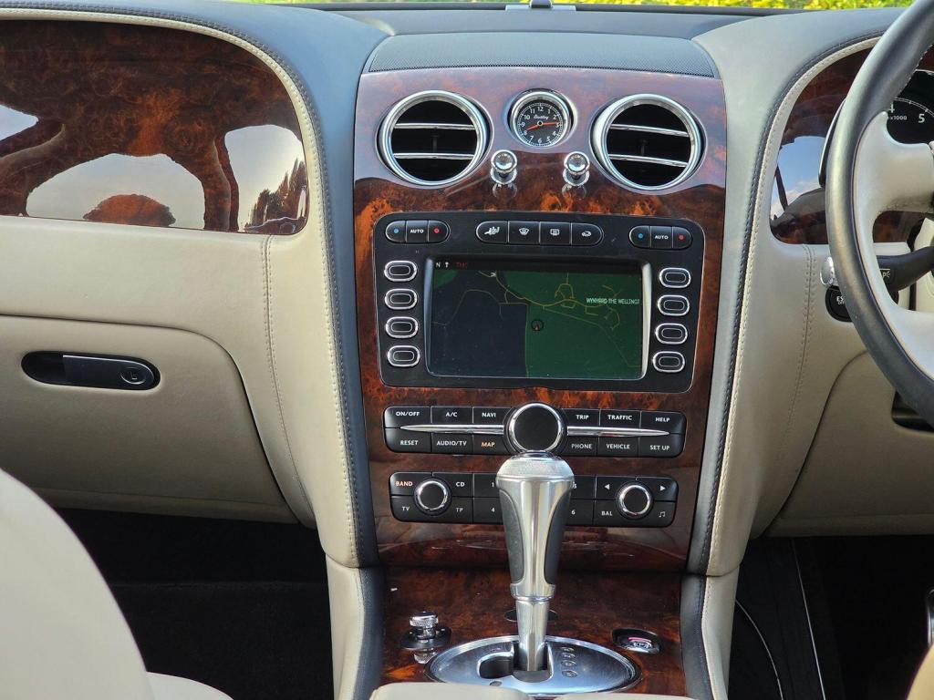 BENTLEY FLYING SPUR  2006