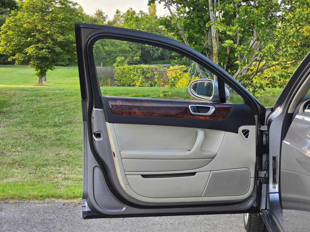 BENTLEY FLYING SPUR  2006