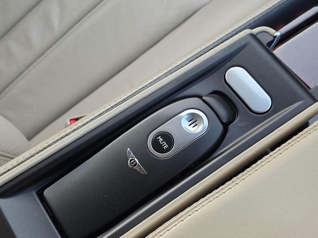 BENTLEY FLYING SPUR  2006