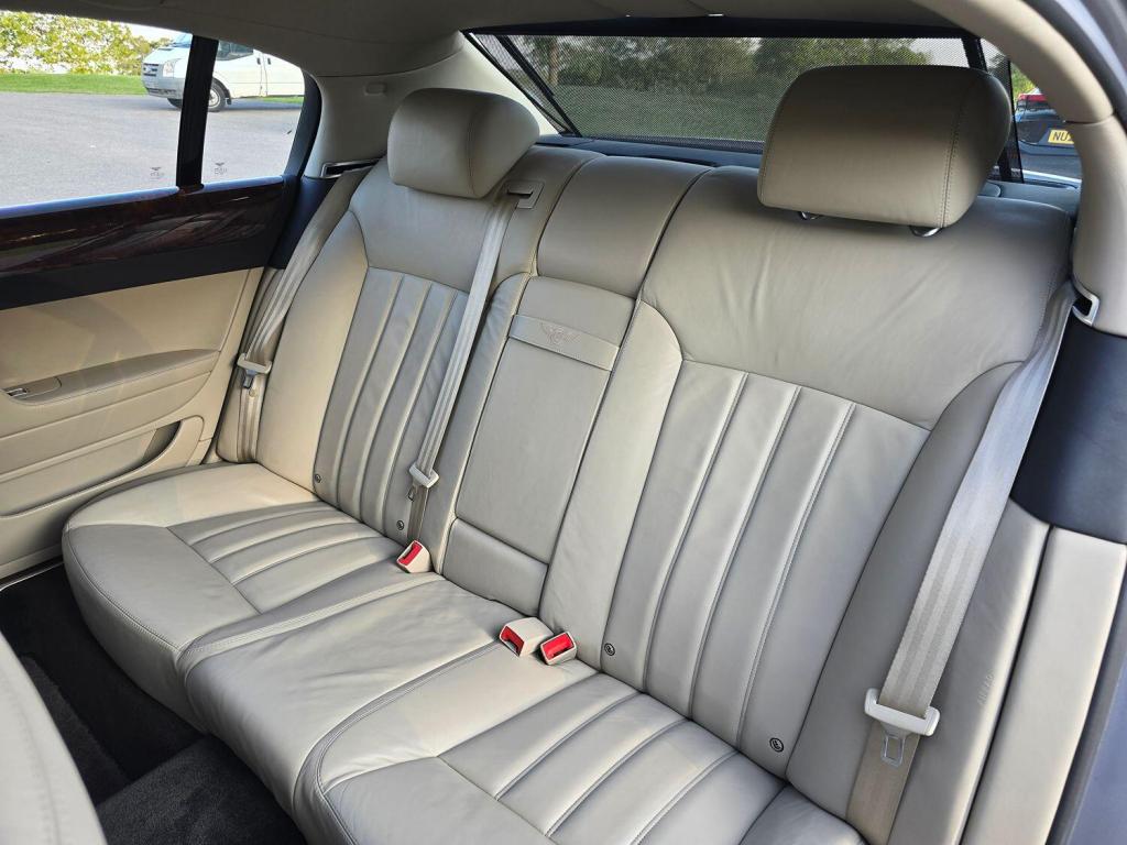 BENTLEY FLYING SPUR  2006