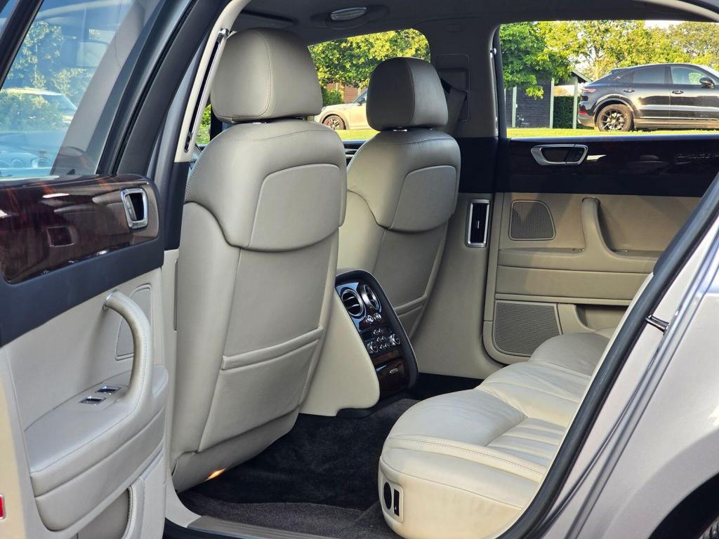 BENTLEY FLYING SPUR  2006