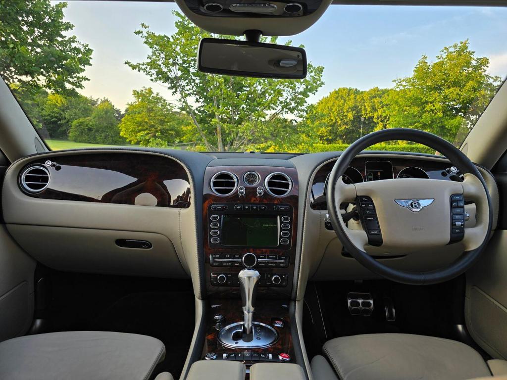 BENTLEY FLYING SPUR  2006