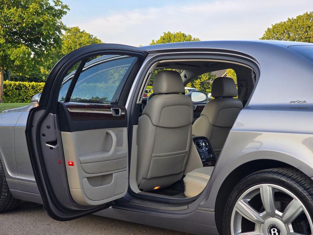 BENTLEY FLYING SPUR  2006