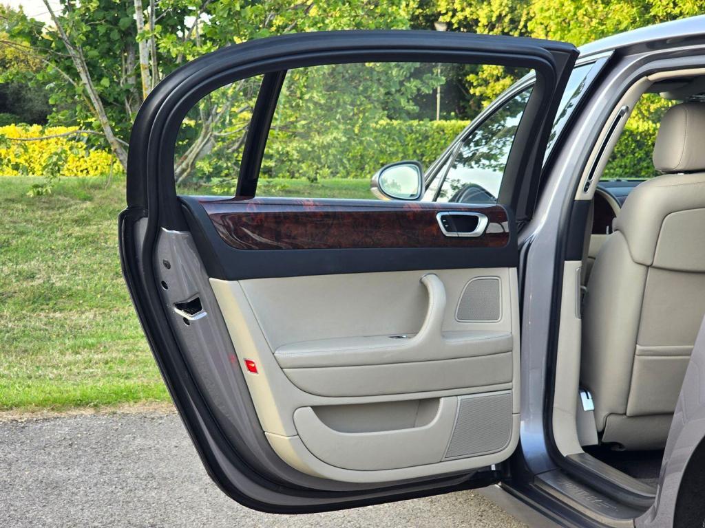 BENTLEY FLYING SPUR  2006