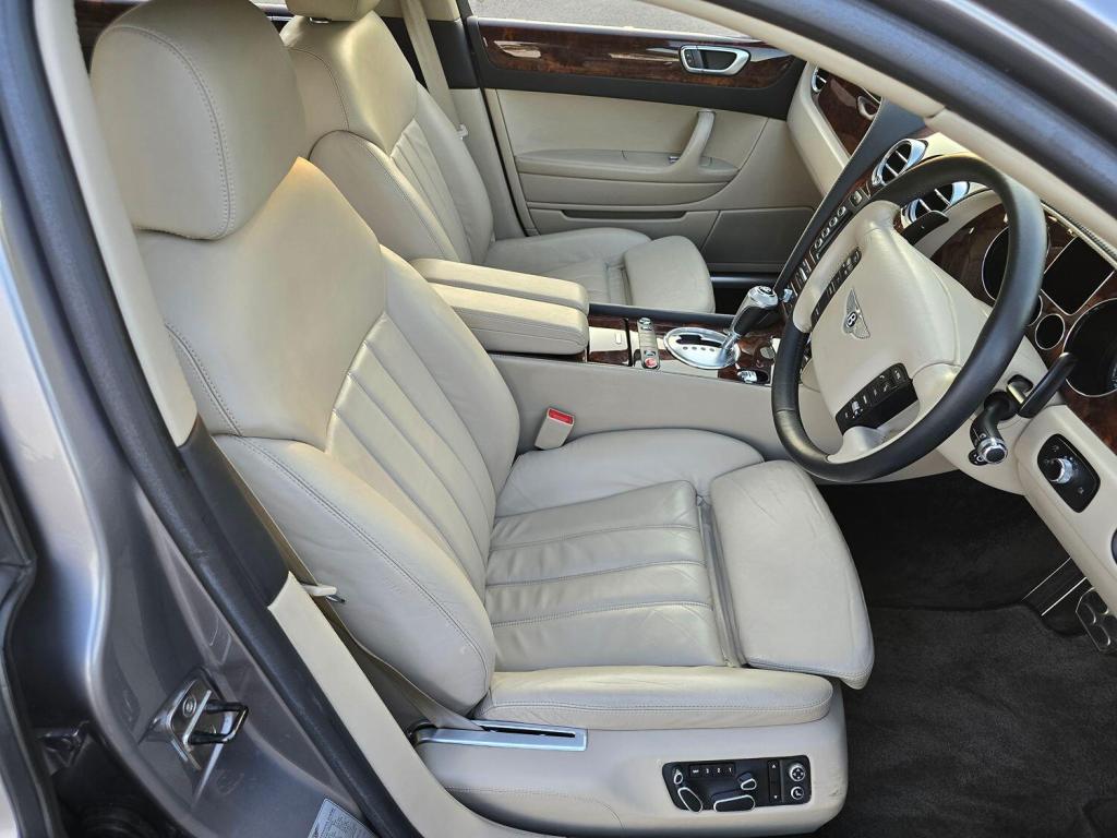 BENTLEY FLYING SPUR  2006