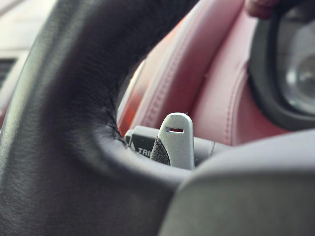 ASTON MARTIN DB9 5.9 2005