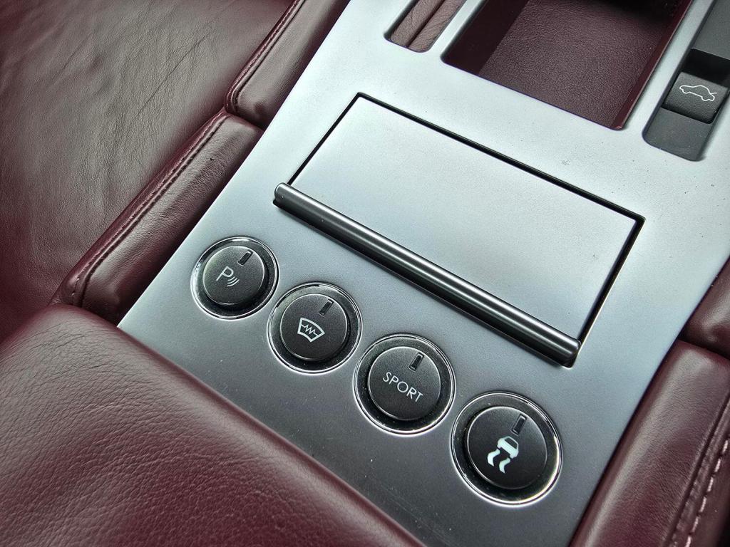 ASTON MARTIN DB9 5.9 2005