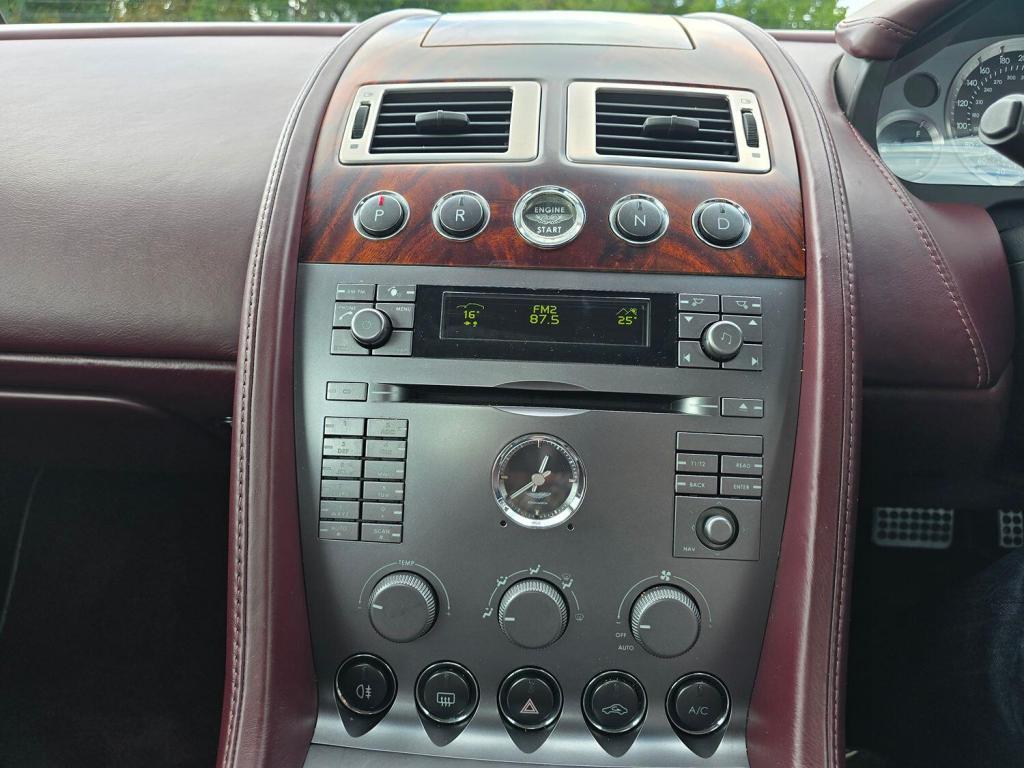 ASTON MARTIN DB9 5.9 2005