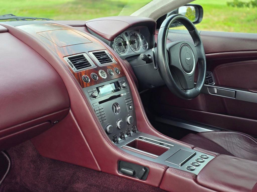 ASTON MARTIN DB9 5.9 2005