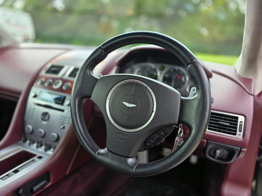 ASTON MARTIN DB9 5.9 2005