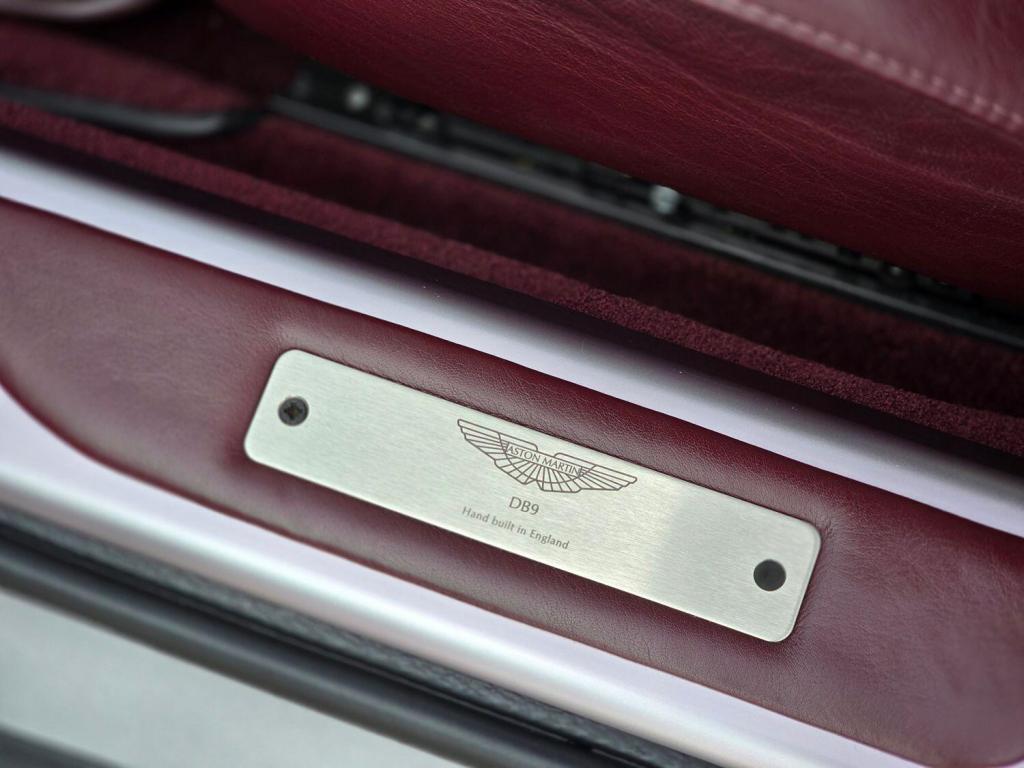 ASTON MARTIN DB9 5.9 2005