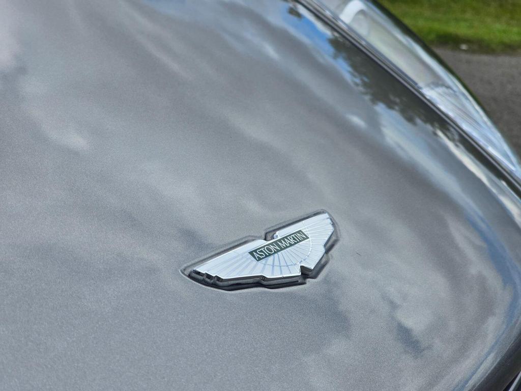 ASTON MARTIN DB9 5.9 2005