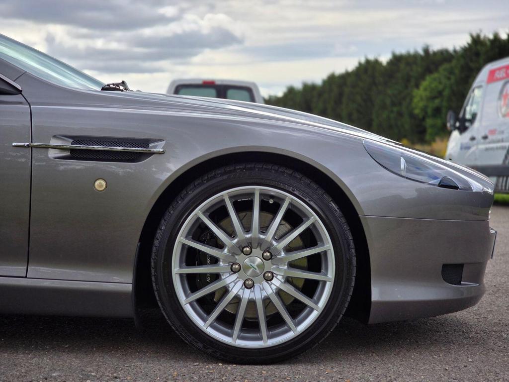 ASTON MARTIN DB9 5.9 2005