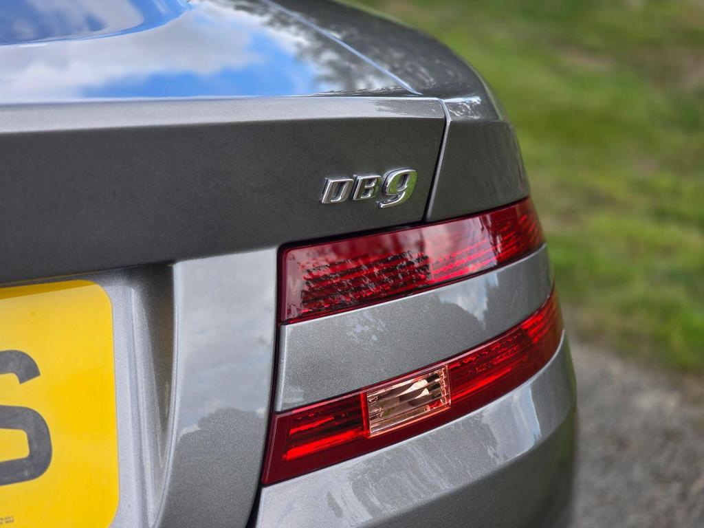 ASTON MARTIN DB9 5.9 2005