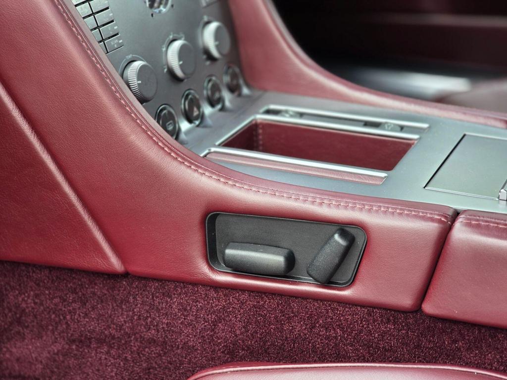 ASTON MARTIN DB9 5.9 2005