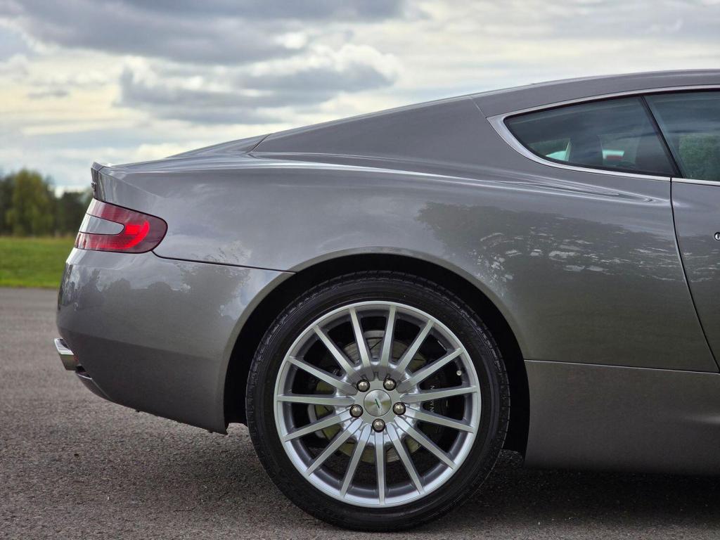 ASTON MARTIN DB9 5.9 2005