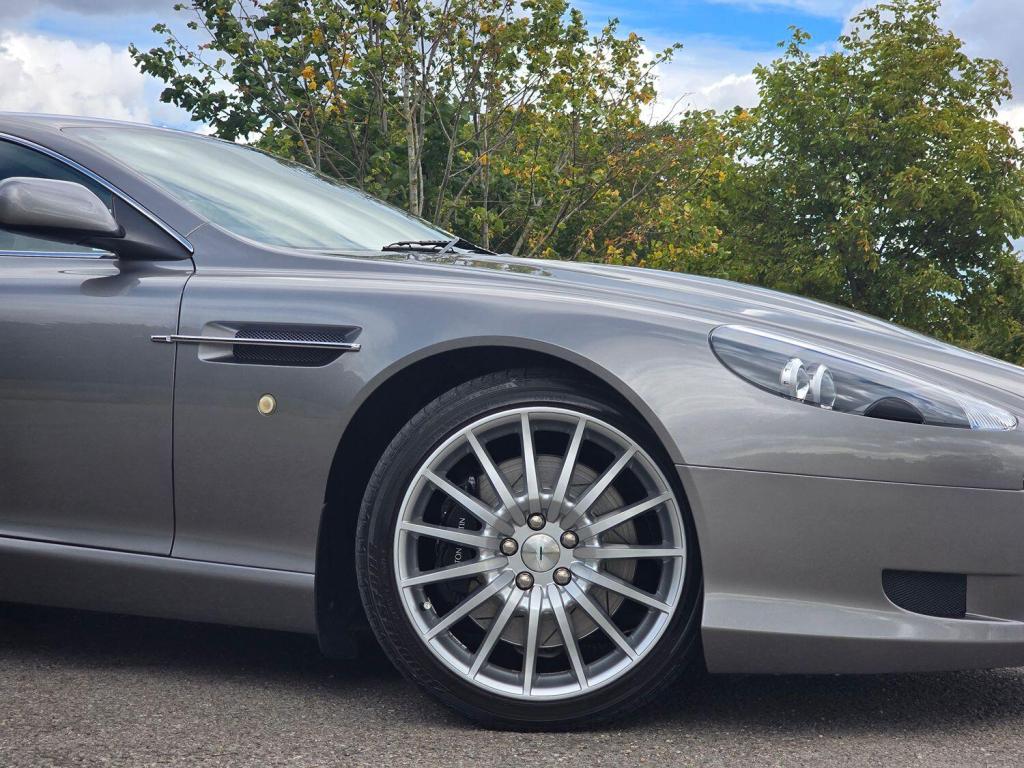 ASTON MARTIN DB9 5.9 2005