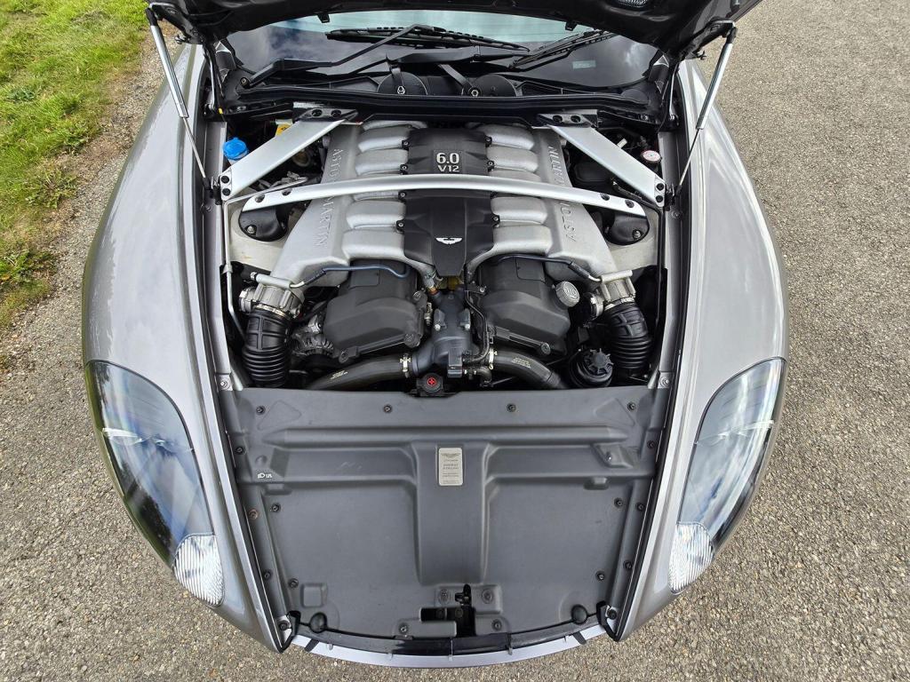 ASTON MARTIN DB9 5.9 2005