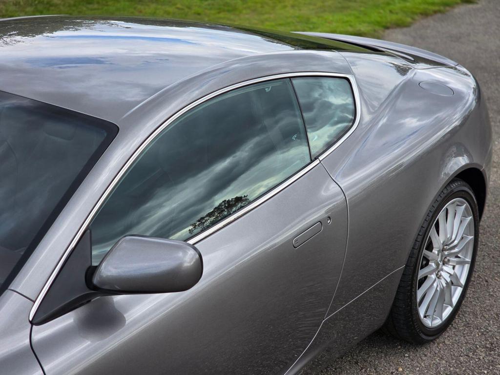 ASTON MARTIN DB9 5.9 2005