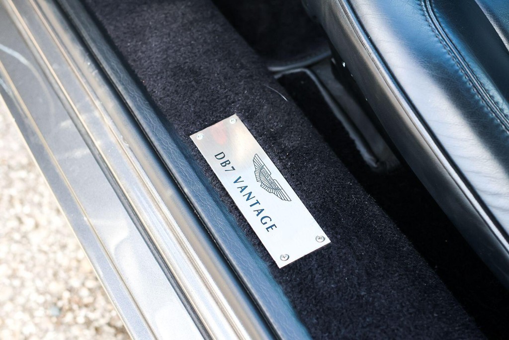 ASTON MARTIN DB7 5.9 2004