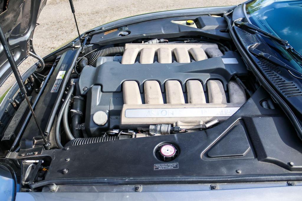 ASTON MARTIN DB7 5.9 2004