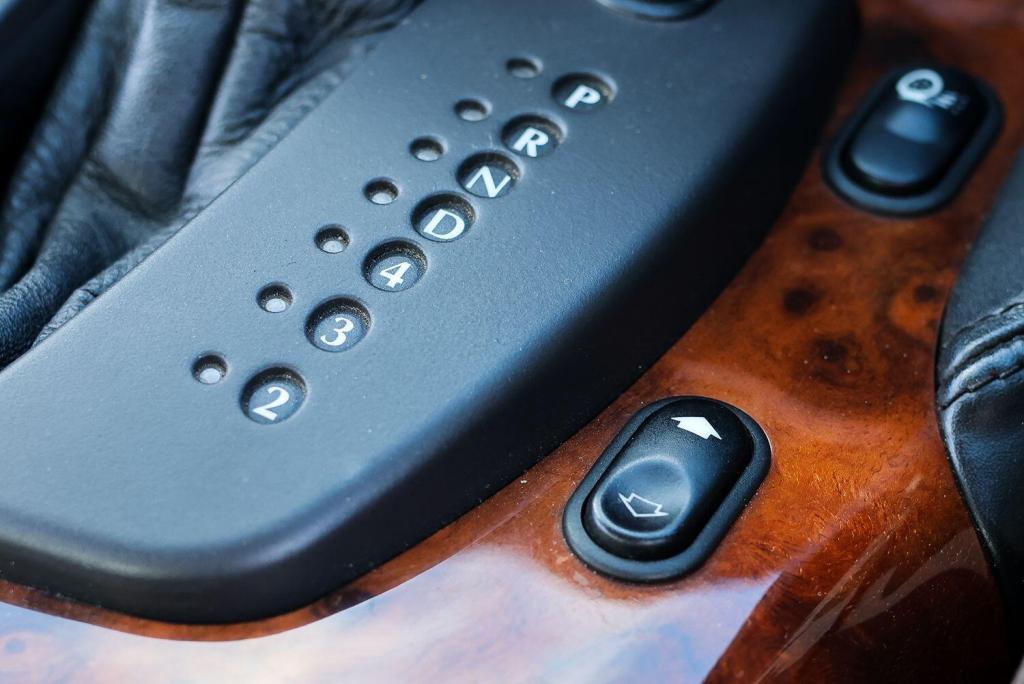 ASTON MARTIN DB7 5.9 2004