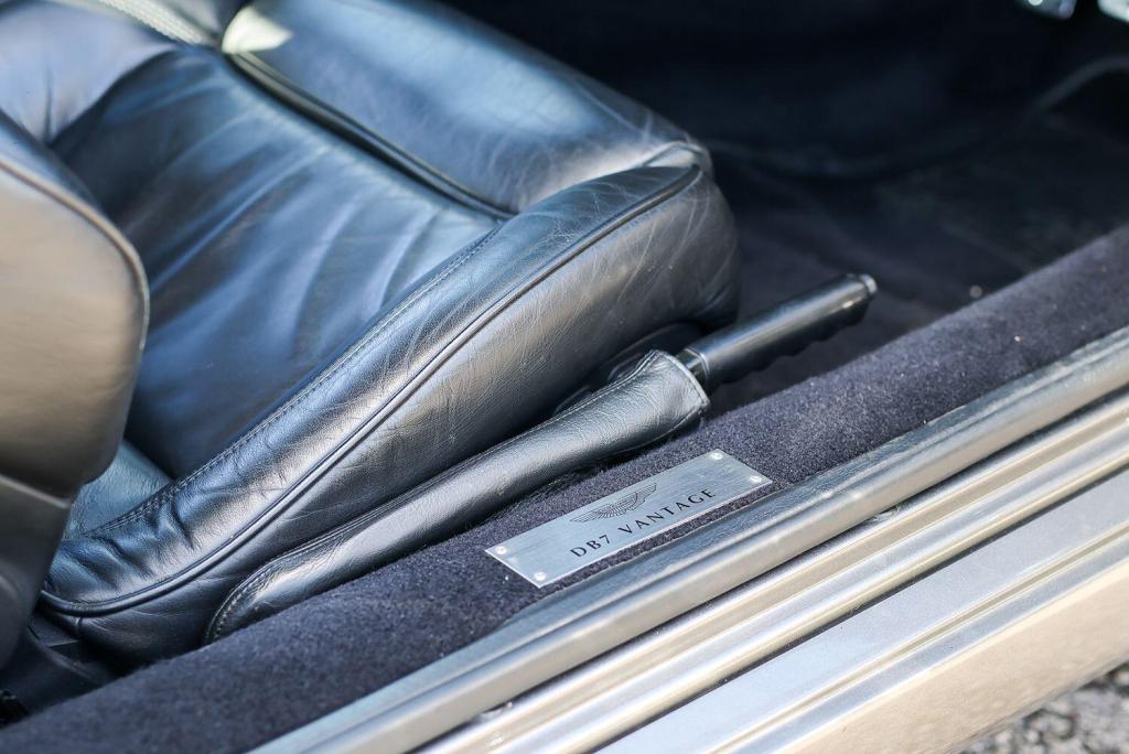 ASTON MARTIN DB7 5.9 2004