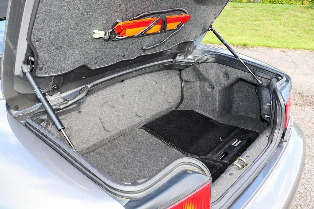 ASTON MARTIN DB7 5.9 2004