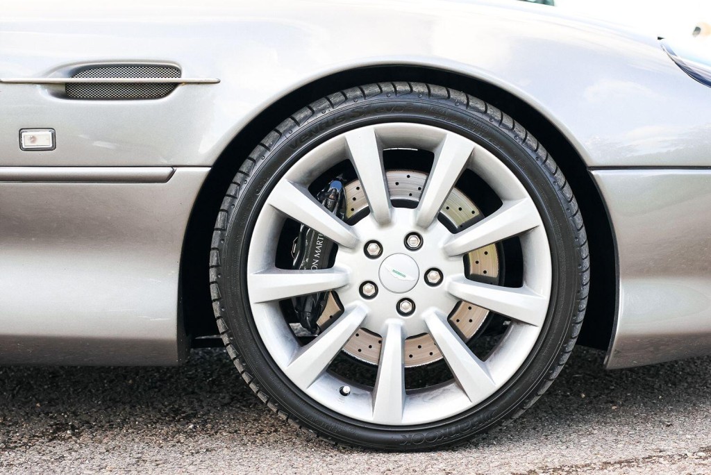 ASTON MARTIN DB7 5.9 2004