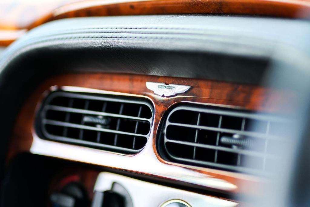 ASTON MARTIN DB7 5.9 2004