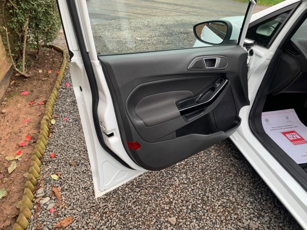 FORD FIESTA 1.0T EcoBoost Titanium Euro 5 ss 5dr 2013