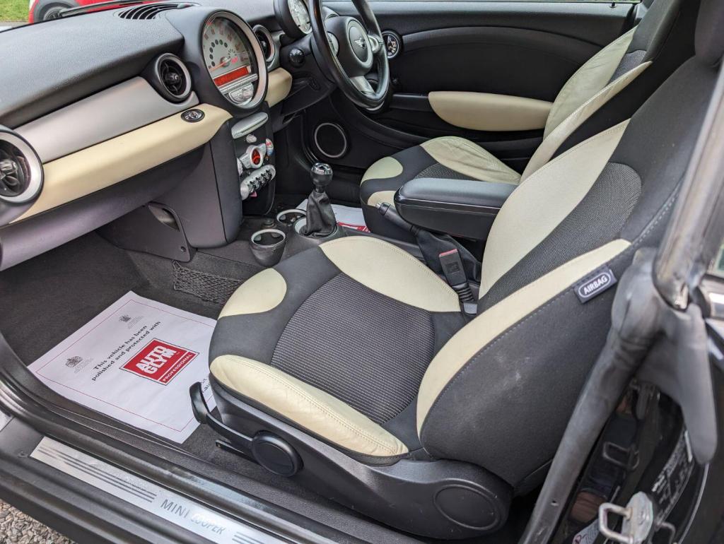 MINI CONVERTIBLE 1.6 Cooper Euro 4 2dr 2009