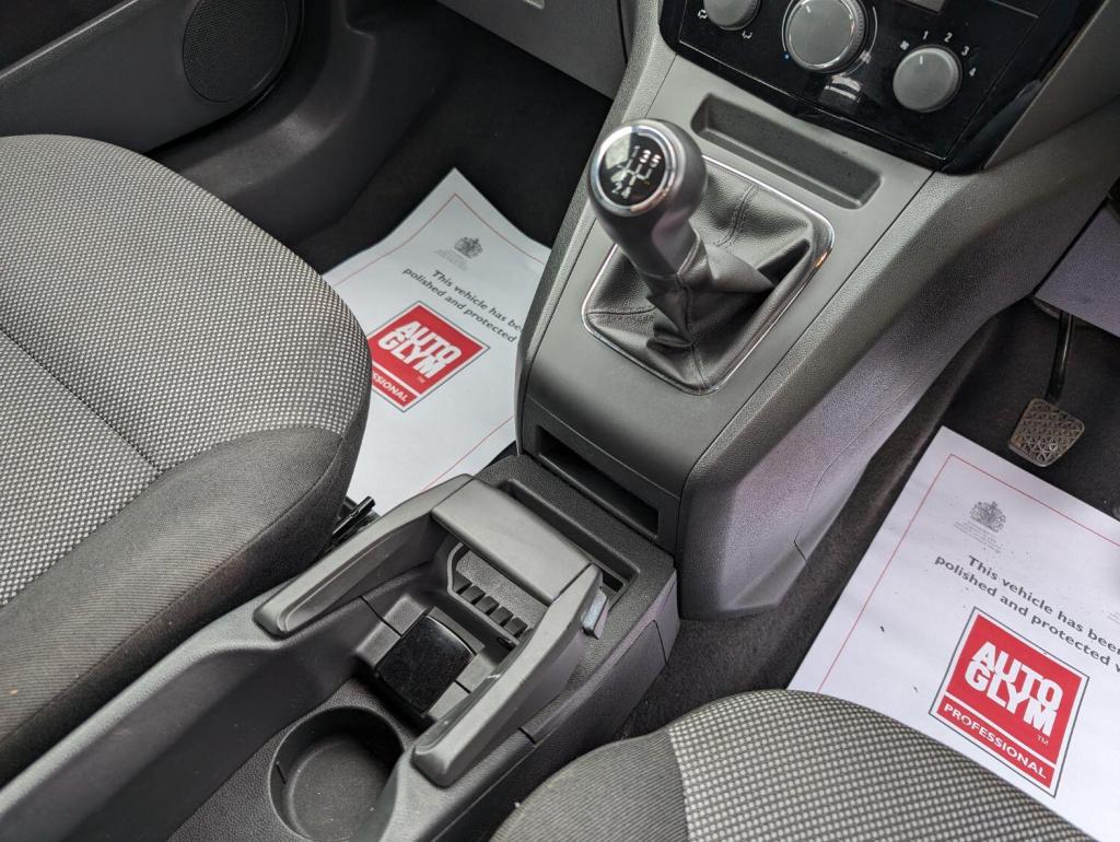 VAUXHALL ZAFIRA 1.6 16V Exclusiv Euro 5 5dr 2013