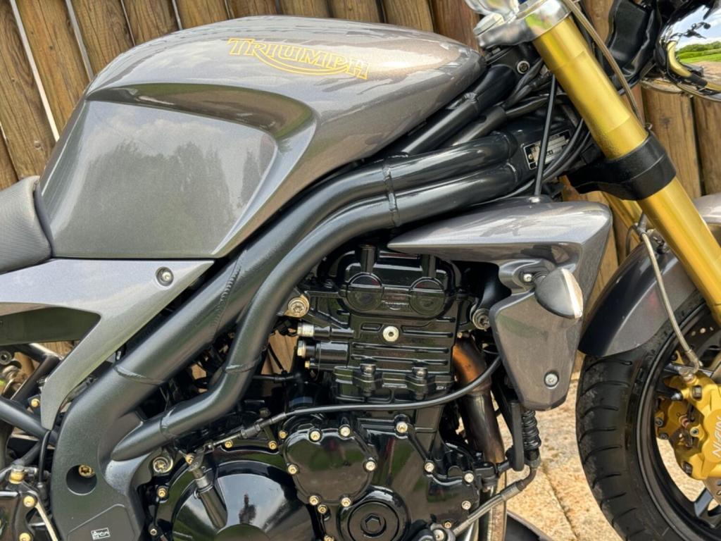 TRIUMPH SPEED TRIPLE 1050 1050 2007