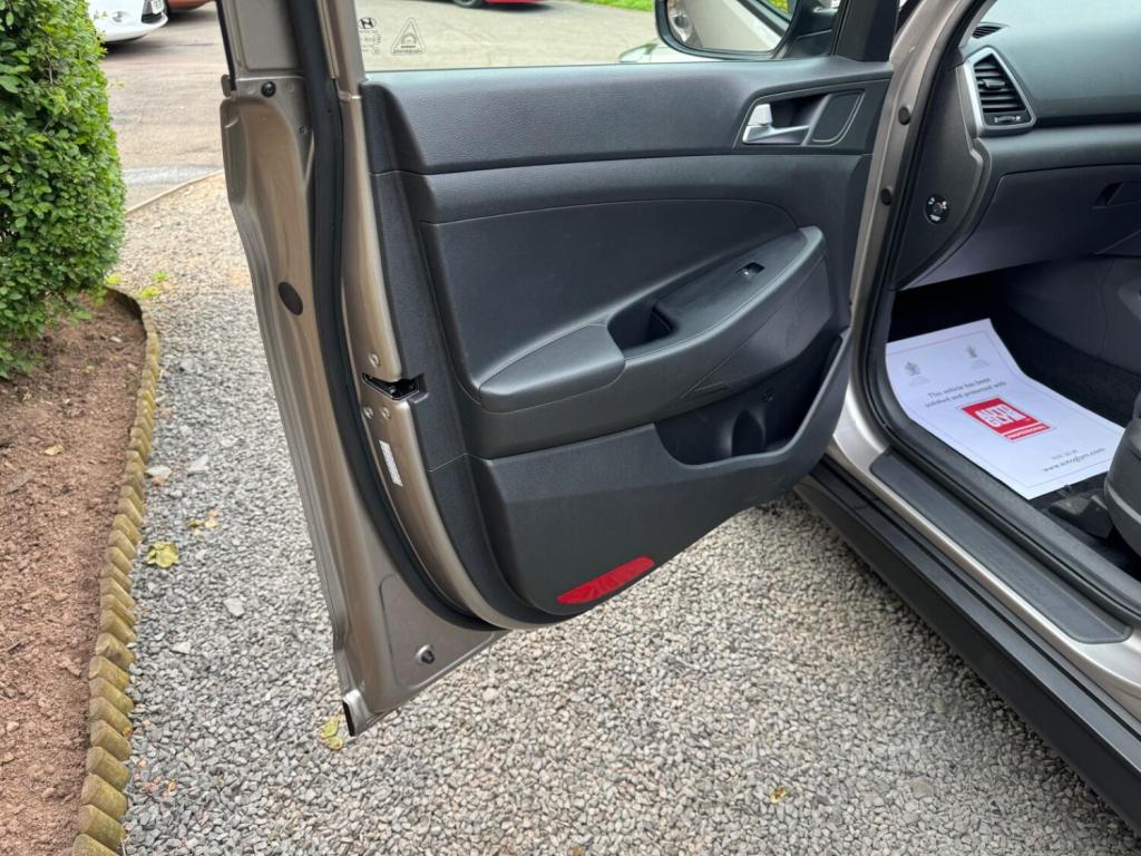 HYUNDAI TUCSON 1.6 GDi Blue Drive SE Nav Euro 6 (s/s) 5dr 2017