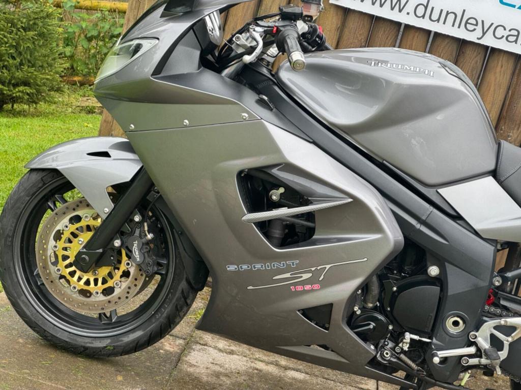 TRIUMPH SPRINT ST 1050 ST 2008