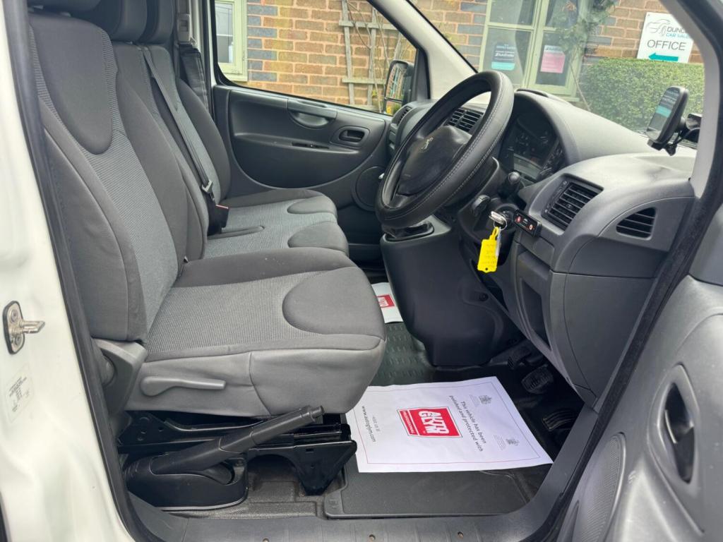 PEUGEOT EXPERT 1.6 HDi Professional L1 H1 4dr 2017