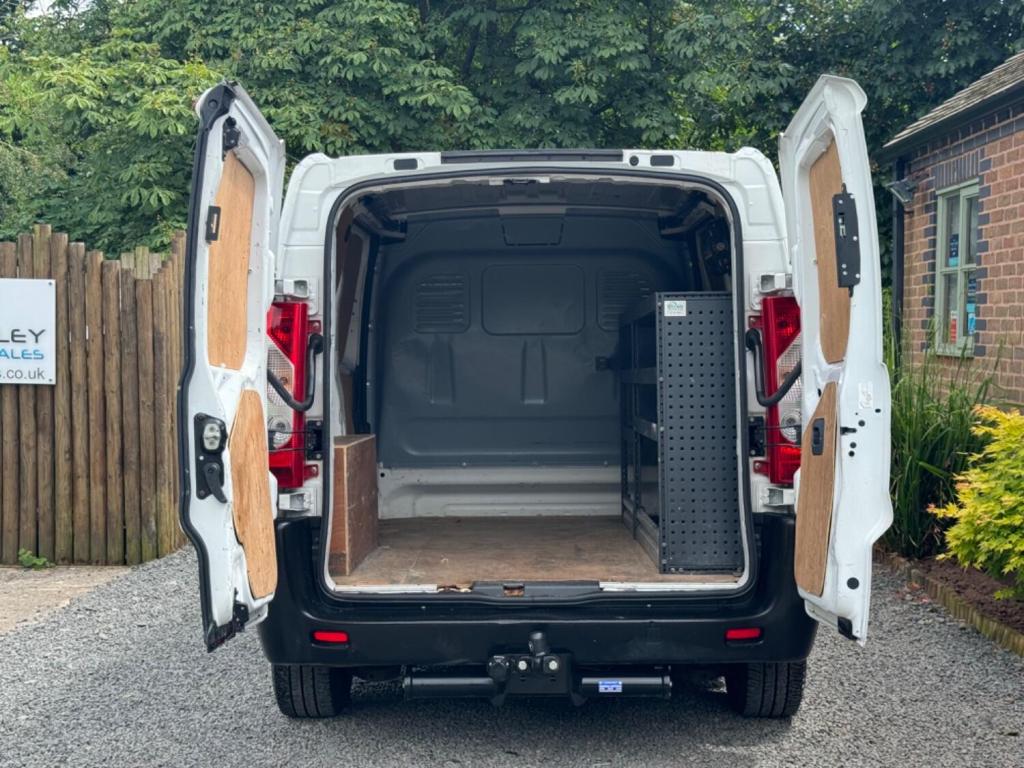 PEUGEOT EXPERT 1.6 HDi Professional L1 H1 4dr 2017