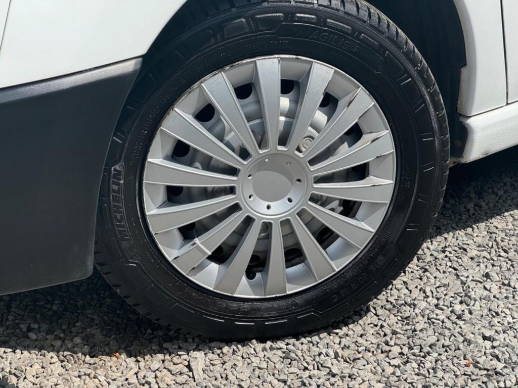 PEUGEOT EXPERT 1.6 HDi Professional L1 H1 4dr 2017