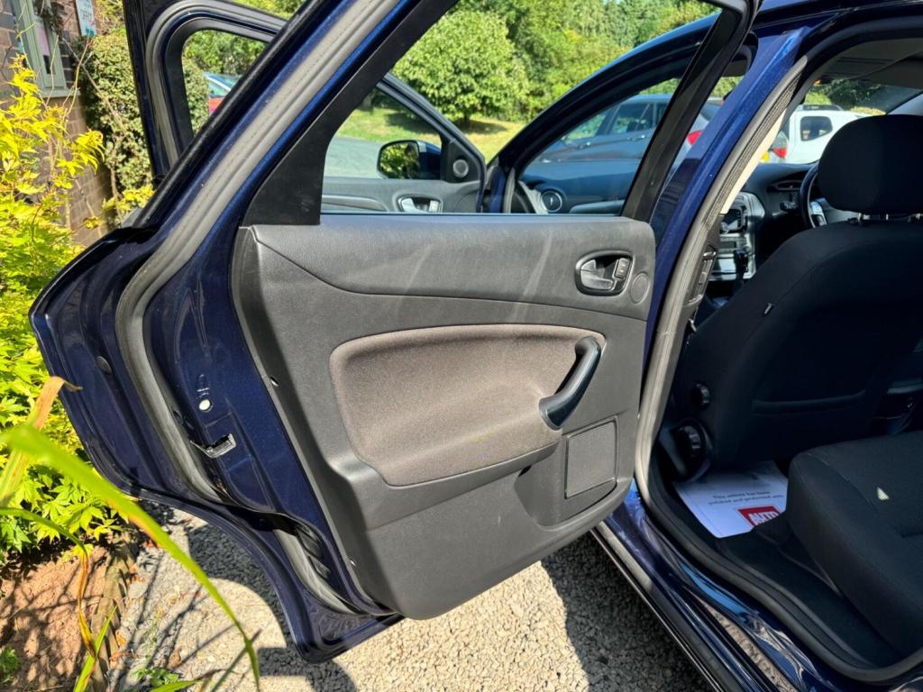 FORD MONDEO 2.0 TDCi Titanium 5dr 2009