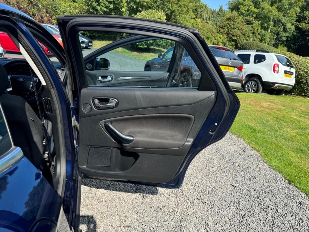 FORD MONDEO 2.0 TDCi Titanium 5dr 2009